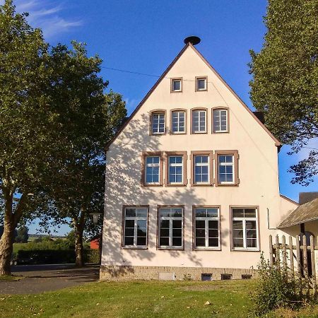 Alte Schule Gaestehaus - Fraeulein Apartment Битбург Экстерьер фото