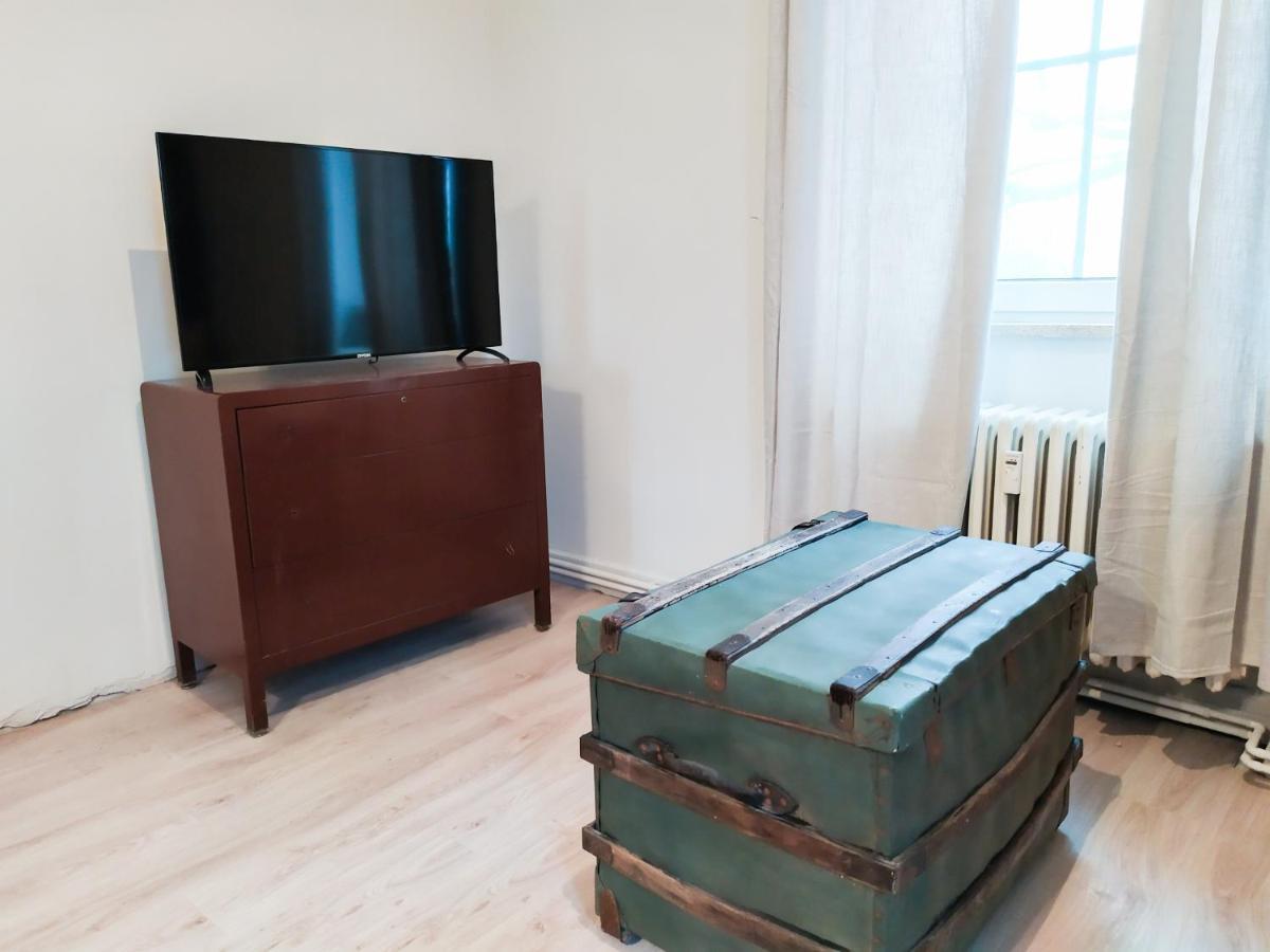 Alte Schule Gaestehaus - Fraeulein Apartment Битбург Экстерьер фото