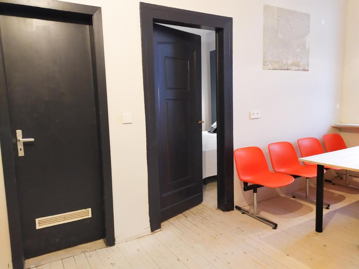 Alte Schule Gaestehaus - Fraeulein Apartment Битбург Экстерьер фото