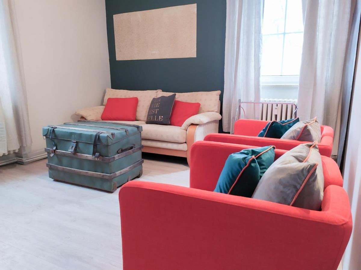 Alte Schule Gaestehaus - Fraeulein Apartment Битбург Экстерьер фото