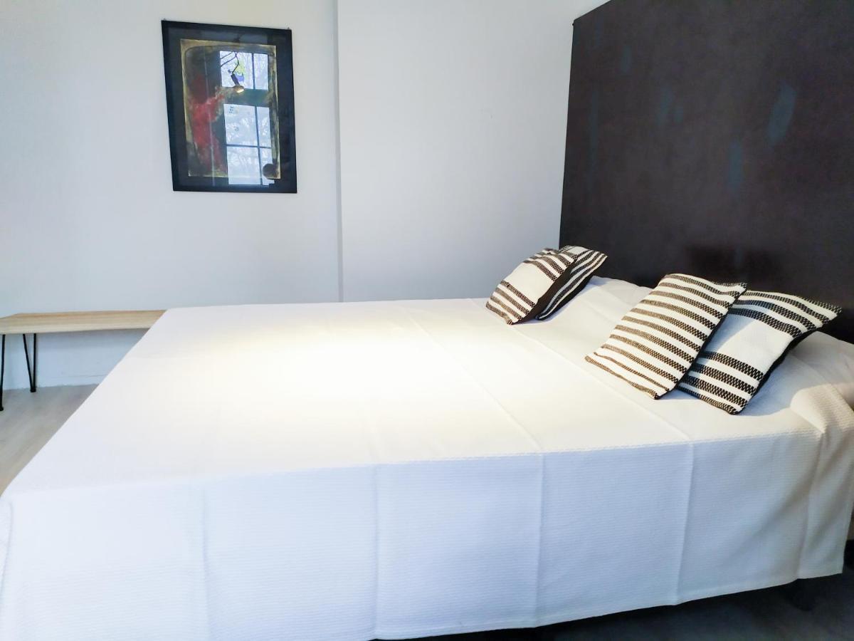 Alte Schule Gaestehaus - Fraeulein Apartment Битбург Экстерьер фото