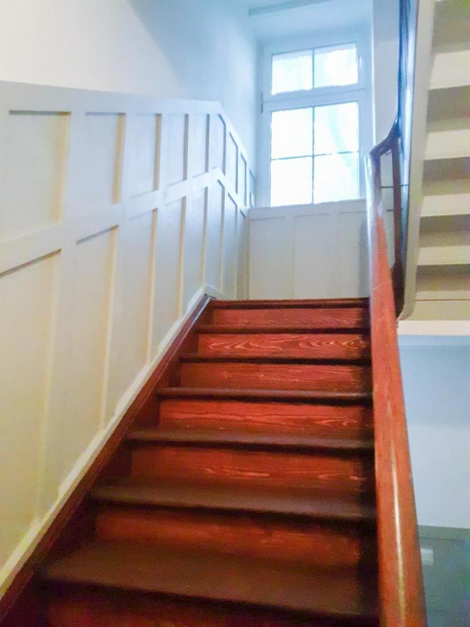 Alte Schule Gaestehaus - Fraeulein Apartment Битбург Экстерьер фото